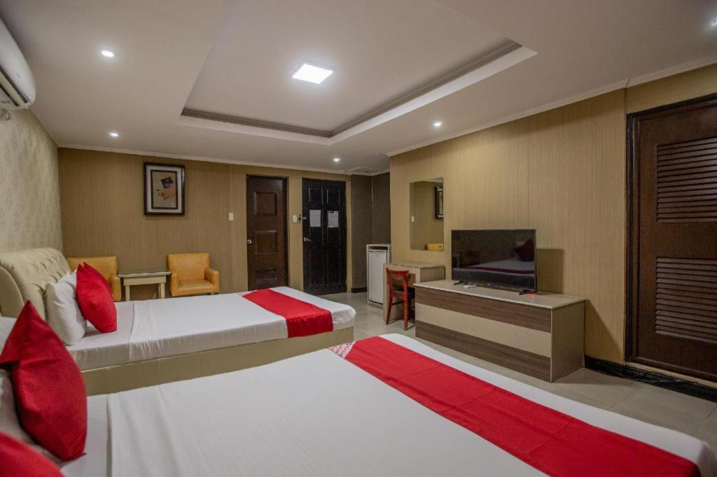 Oyo 700 Pj Inn Hotel Angeles Exterior photo