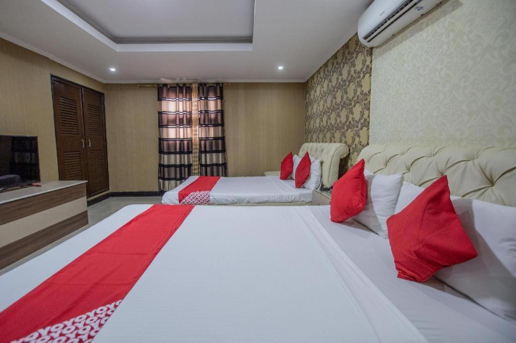 Oyo 700 Pj Inn Hotel Angeles Exterior photo