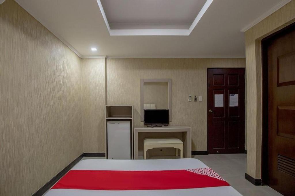 Oyo 700 Pj Inn Hotel Angeles Exterior photo
