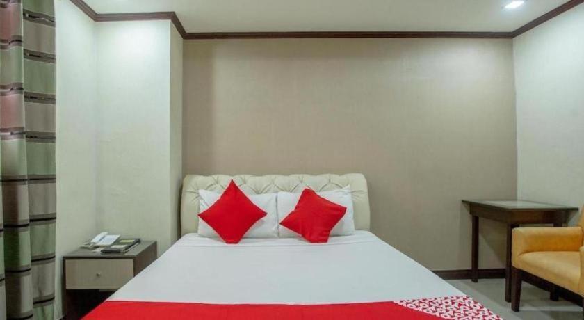 Oyo 700 Pj Inn Hotel Angeles Exterior photo